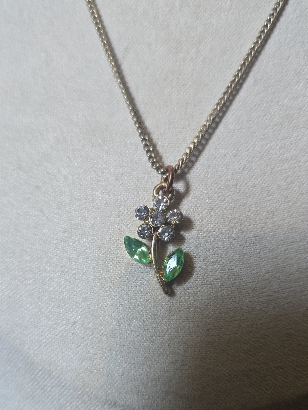 Vintage Gold Tone Floral Pendant Necklace with Green Crytsal Leaves Dainty 💫 - Picture 2 of 4